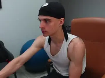 Chaturbate Live Sex Cam of thomas_brons