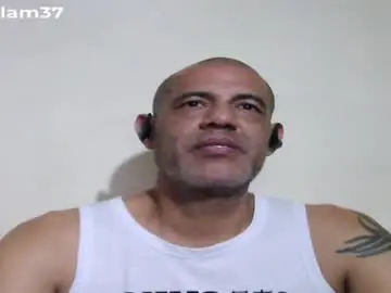 Chaturbate Nude Webcam of retlam37