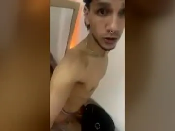 Chaturbate Free Live Porn of benjamin613999