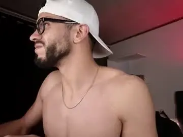 Chaturbate Live Sex of phantom_bigger1