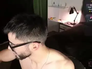 Chaturbate Live Porn of phantom_bigger1