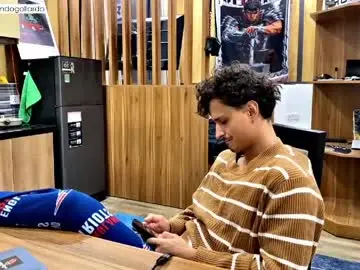Chaturbate Live Sex Cam of orlando__bloom