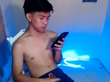 Chaturbate Live Sex Cam of clyde_twinkx