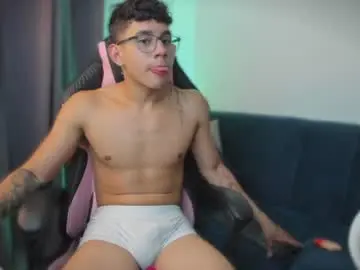 Chaturbate Best live sex cam show of andrew_twink18