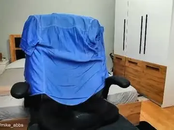 Chaturbate Live Sex Cam of mikestrip
