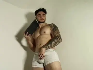 Chaturbate Live Sex Cam of latinboyvip_