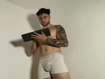 Chaturbate Live Sex Cam of latinboyvip_