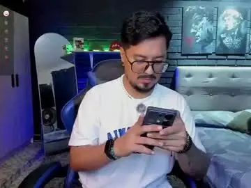 Chaturbate Live Sex Cam of daviidevans