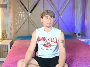 Chaturbate Live Sex Cam of ithan_salvatore