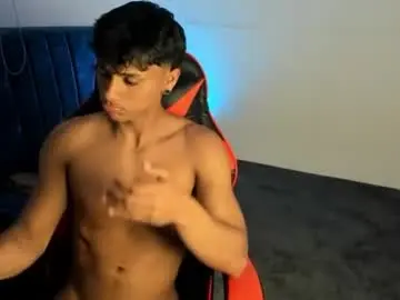 Chaturbate Live Sex Cam of zyzz_1812