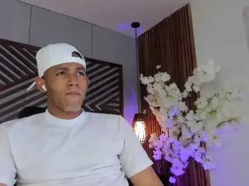 Chaturbate Live Sex Cam of bento_fox
