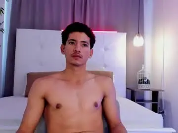 Chaturbate Live Sex Cam of alejo_exotic