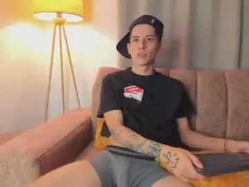 Chaturbate Live Sex Cam of bigcocksnaughty