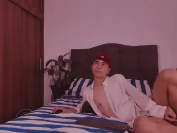 Chaturbate Watch Live Sex Cams of 2gays_1straight
