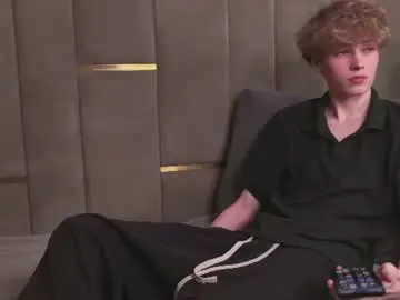 Chaturbate Sex Cam of curlytwinkboy