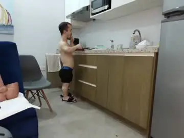 Chaturbate Live Porn of midgettripod1