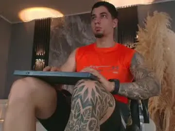 Chaturbate Live Sex Cam of camiloalvarezzz3
