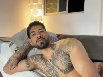 Chaturbate Live Sex Cam of myke_esthetic