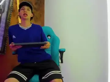 Chaturbate Adult Video Chat of maxi_castro18