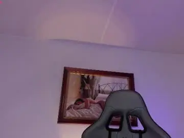 Chaturbate Live Sex Cam of roy__constance