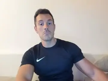 Chaturbate Live Sex Cam of roberto4ever