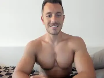 Chaturbate Best live sex cam show of roberto4ever