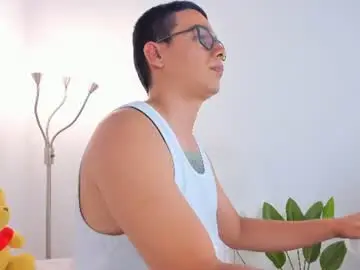 Chaturbate Live Sex Cam of sergiocamiloa_30