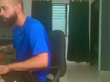 Chaturbate Live Sex Cam of matheusbeard2