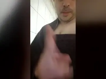 Chaturbate Live Sex Cam of under_the_desk40