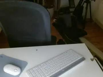 Chaturbate Free Live Porn of henry_825
