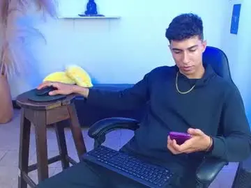 Chaturbate Sex Cam of axelcum18