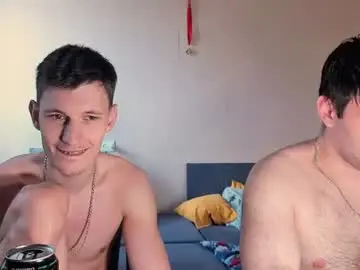 Chaturbate Live Sex Cam of kevin_hornyyy
