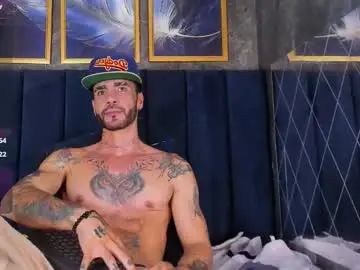 Chaturbate Live Sex Cam of darwin_horny2