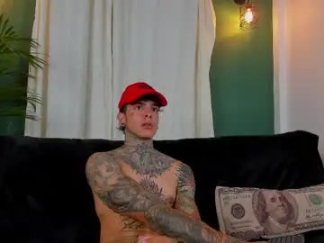 Chaturbate Live Sex Cam of aron_ford