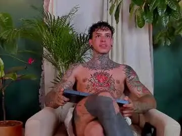Chaturbate Live Sex Cam of aron_ford