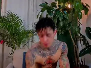 Chaturbate Live Sex Cam of aron_ford
