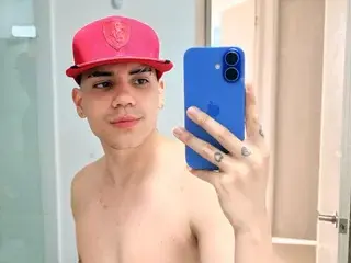 Streamate Nude Webcam of LeoDaviss