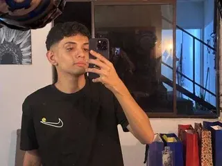 Streamate Watch Live Sex Cams of AllanCollins