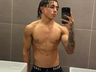 Streamate Sex Cam of Bradley_Strong