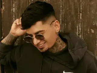 Streamate Watch Live Sex Cams of Sergio27