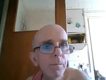 Stripchat Sex Cam of mariusica1@xh