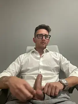 Stripchat Free Porn Cam of masterboss_
