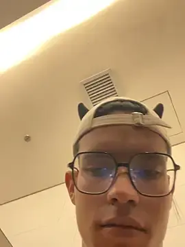 Stripchat Sex Cam of Andres_boy252