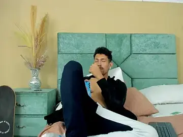 Stripchat Watch Live Sex Cams of NoaahTylor