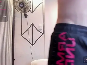 Stripchat Sex Cam of JuniorMorris_