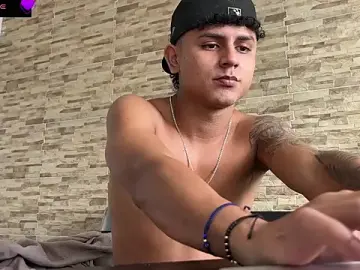 Stripchat Watch Live Sex Cams of bob_petterson