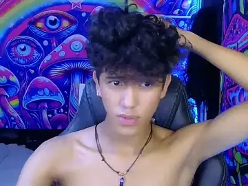 Stripchat Nude Webcam of hugekenbigcock