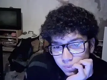 Stripchat Live Sex Cam of Emv2