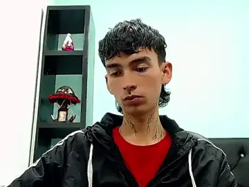 Stripchat Free Porn Cam of ttimy_x_boy