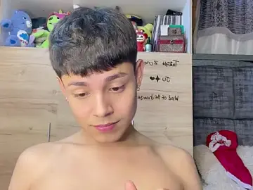 Stripchat Sex Cam of Andy_Belier23